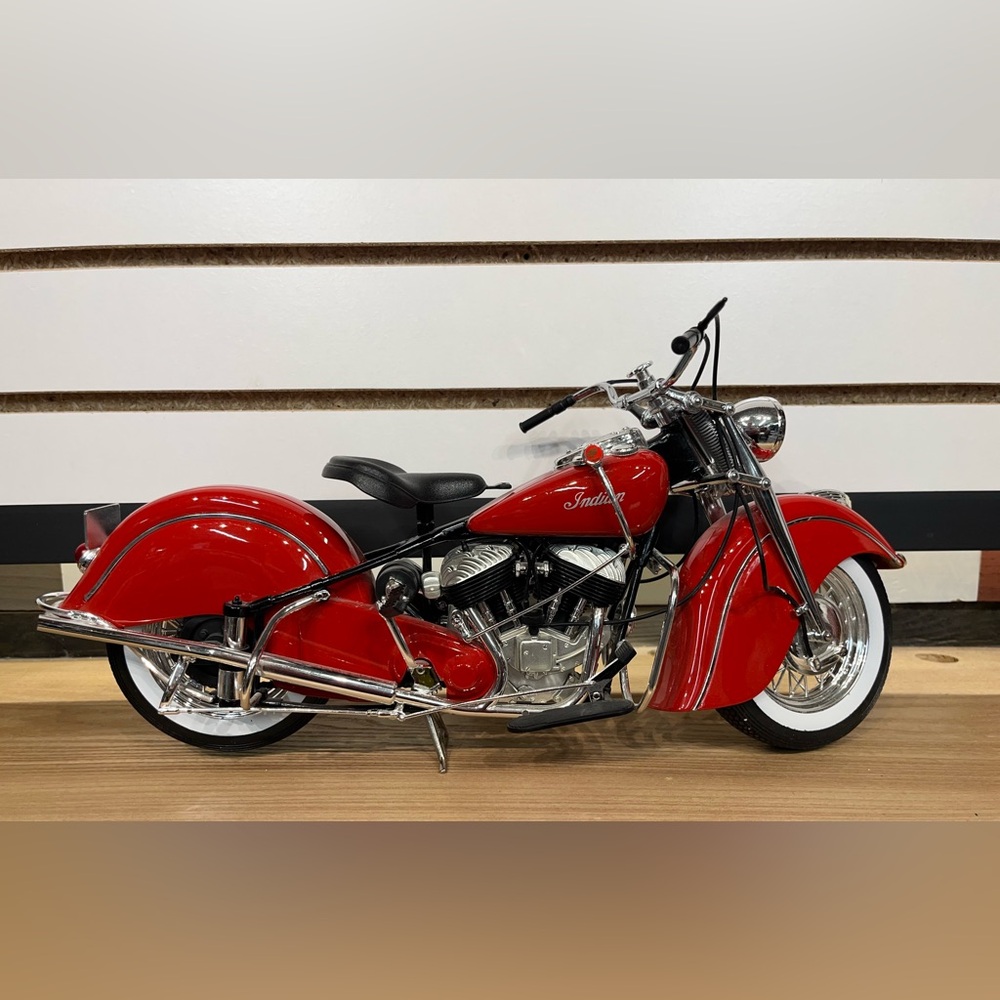 1948 Indian Chief die-cast motorcycle - Picture 9 of 11